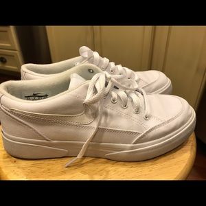 Used Nike GTS ‘16 Women’s White sneaker